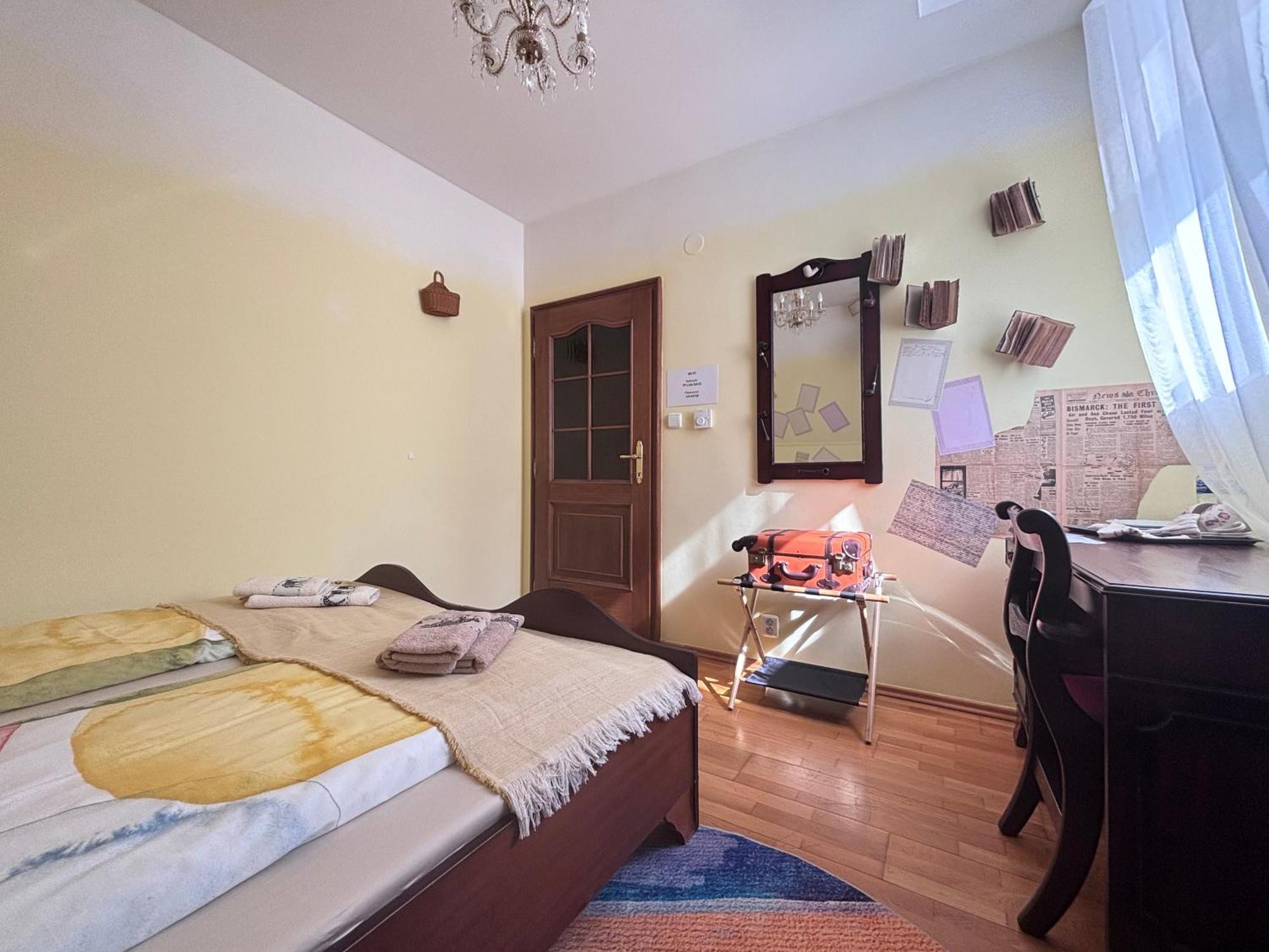 Poet'S Theme Room, Free Parking 카를로비바리 외부 사진